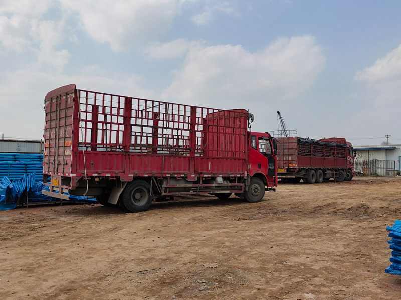 金用護欄2023年4月8日鋅鋼陽臺護欄裝車發貨！