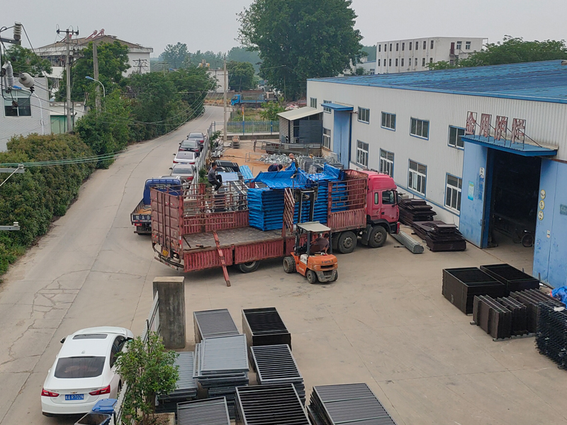 金用護欄2023年5月11日鋅鋼護窗欄桿裝車發貨! 金用護欄2023年5月11日鋅鋼護窗欄桿裝車發貨!