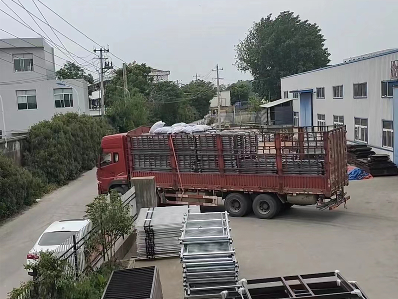 金用護欄2023年5月17日鋅鋼飄窗欄桿裝車發(fā)貨! 金用護欄2023年5月17日鋅鋼飄窗欄桿裝車發(fā)貨!