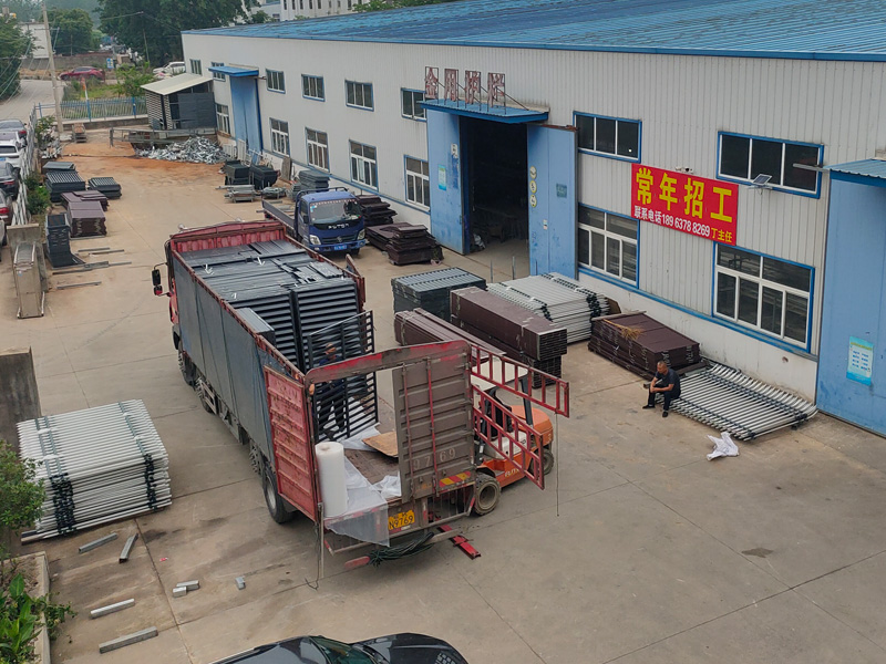 2023年5月26日鋁合金百葉窗裝車發(fā)貨！