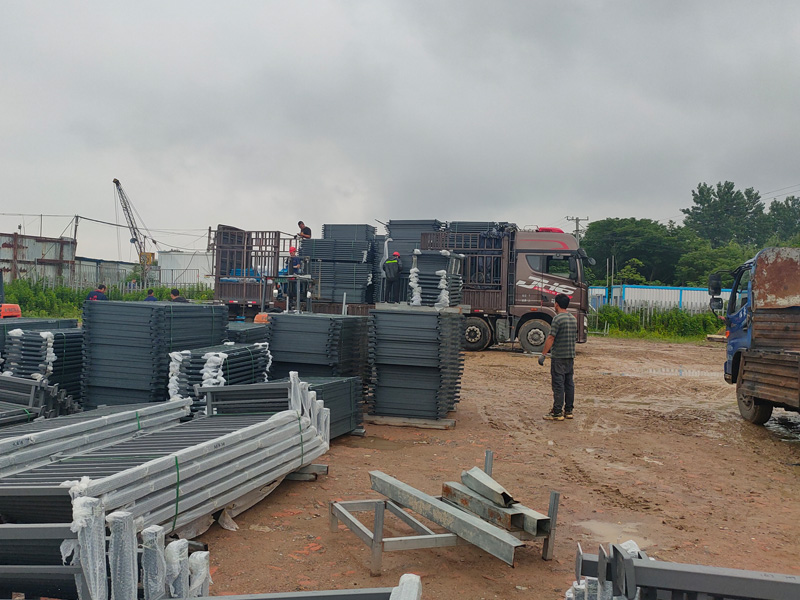 2023年6月6日鋅鋼護窗欄桿裝車發貨！