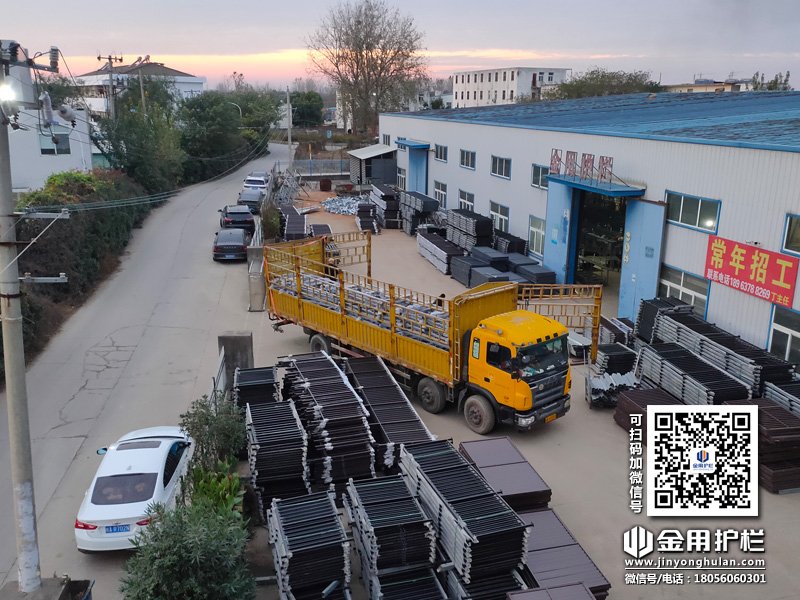 2023年11月13日鋅鋼玻璃護(hù)欄裝車發(fā)貨! 2023年11月13日鋅鋼玻璃護(hù)欄裝車發(fā)貨!