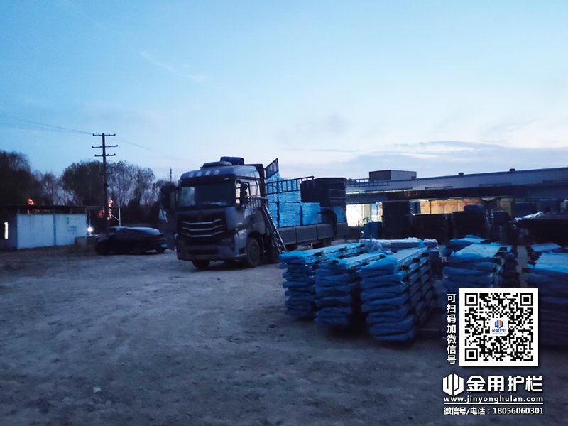 2023年12月11日鋅鋼連廊欄桿裝車發貨！