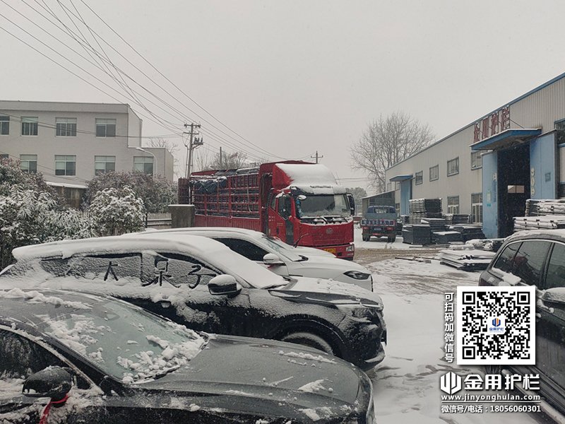 2023年12月18日鋅鋼護窗欄桿裝車發貨！