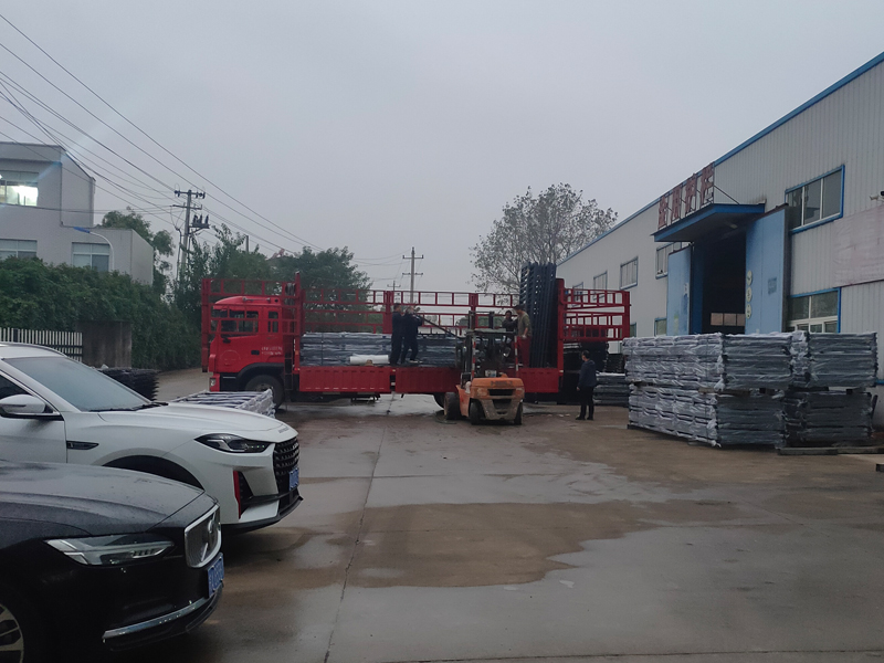 2024年10月28日鋅鋼百葉窗裝車發貨！