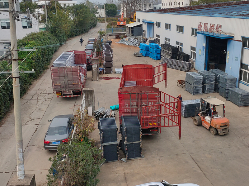 2024年11月11日鋅鋼玻璃護欄裝車發(fā)貨! 2024年11月11日鋅鋼玻璃護欄裝車發(fā)貨!