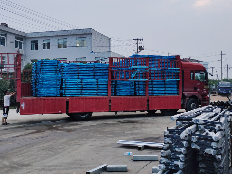 2025年6月12日鋅鋼連廊欄桿裝車發(fā)貨! 2025年6月12日鋅鋼連廊欄桿裝車發(fā)貨!