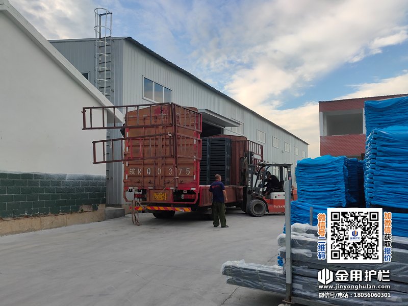 2025年7月18日鋅鋼百葉窗裝車發貨! 2025年7月18日鋅鋼百葉窗裝車發貨!