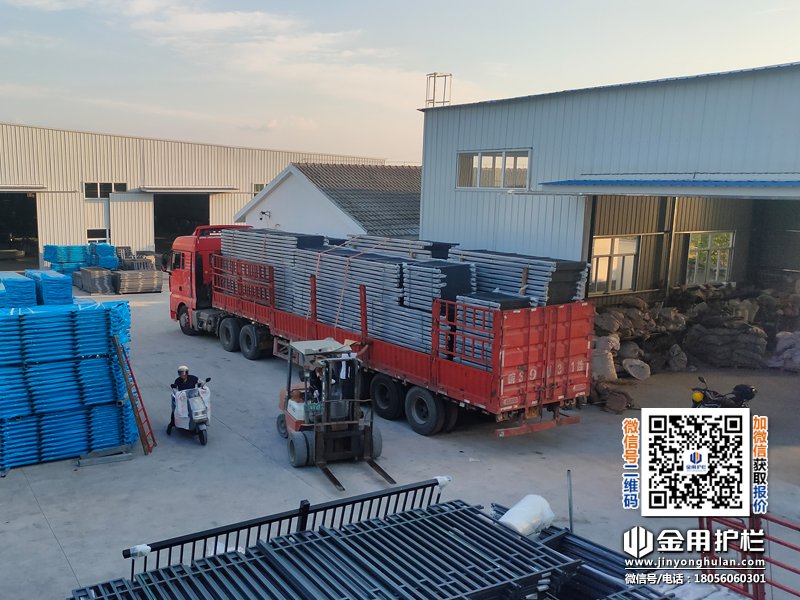 2025年8月4日鋁合金陽(yáng)臺(tái)護(hù)欄裝車發(fā)貨! 2025年8月4日鋁合金陽(yáng)臺(tái)護(hù)欄裝車發(fā)貨!