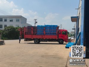 2025年8月26日小區(qū)鋅鋼欄桿裝車發(fā)貨！